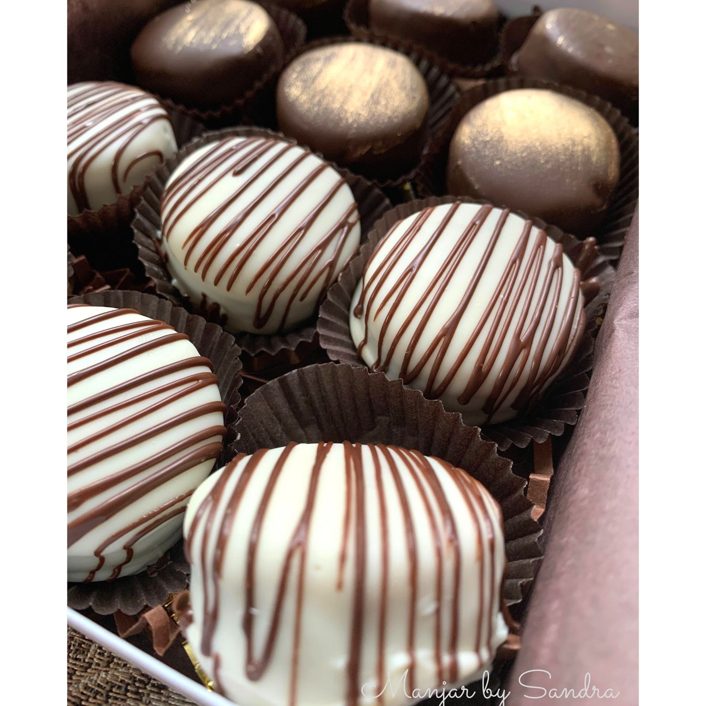 Chocolate Dulce de Leche Alfajores