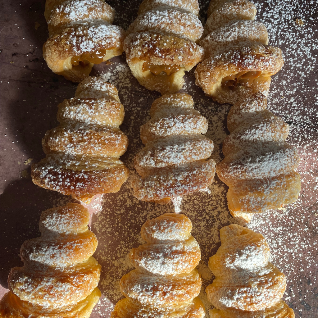 Pastry Horns with Dulce de leche