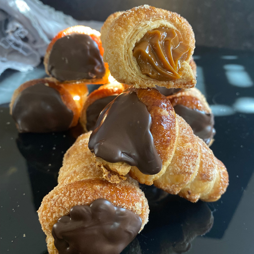 Pastry Horns with Dulce de leche