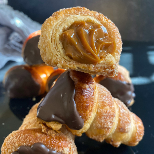 Pastry Horns with Dulce de leche