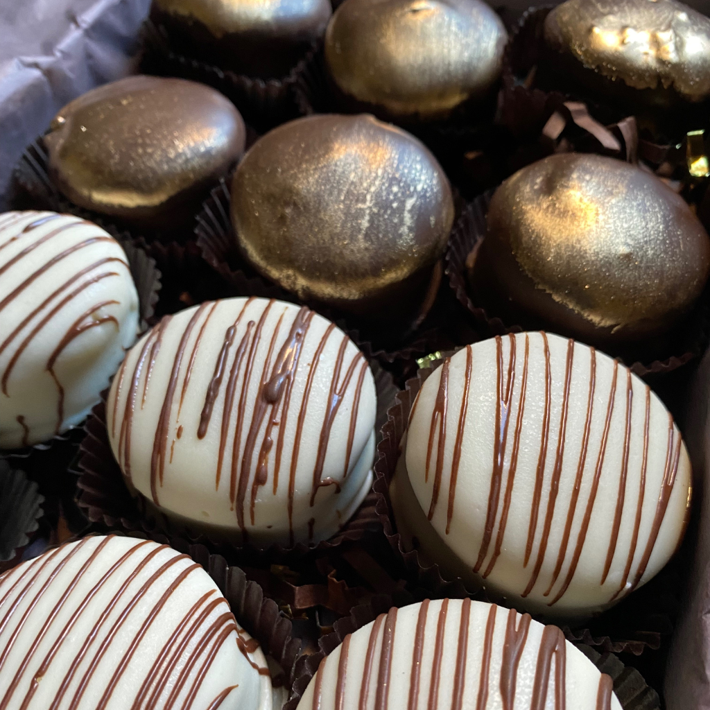 Chocolate Dulce de Leche Alfajores