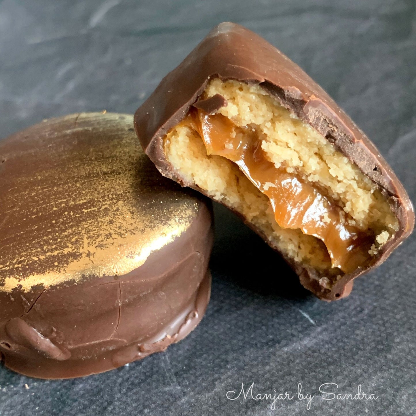 Chocolate Dulce de Leche Alfajores